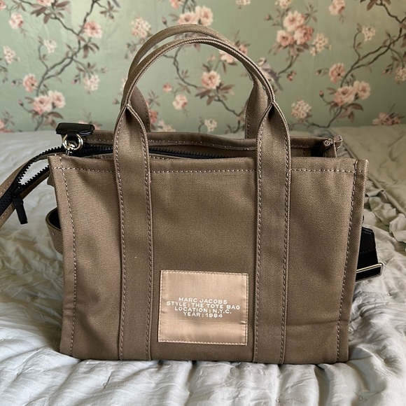 Marc Jacobs The Tote Bag - Picture 2 of 4